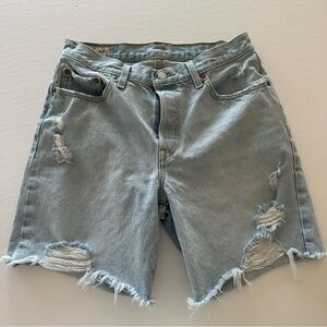 Levi’s Bermuda Frayed Denim Jean Shorts Raw Hem Holes Size 28